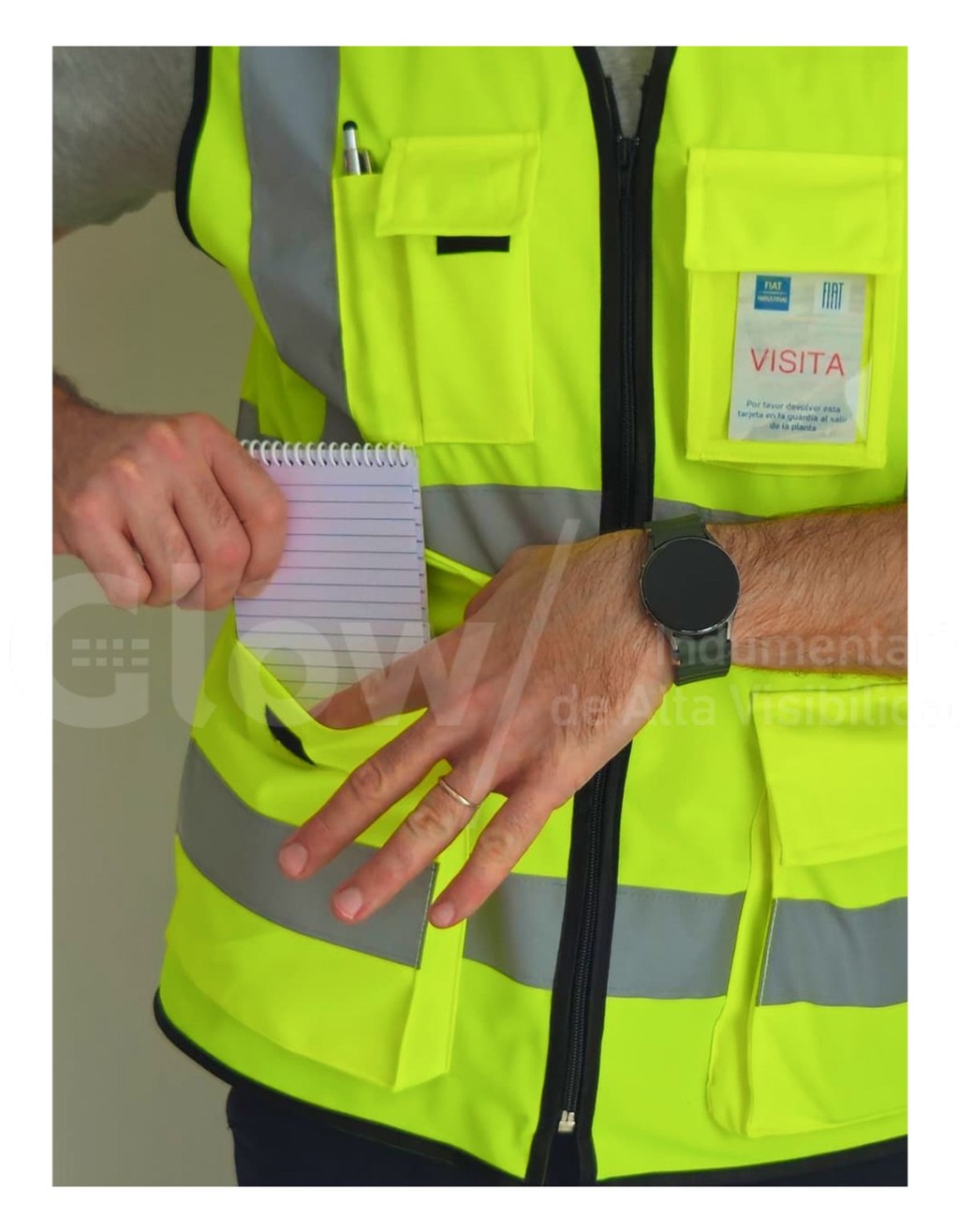 Chaleco reflectivo marca Glow modelo Lux Pro color amarillo - zoom bolsillo con tapa