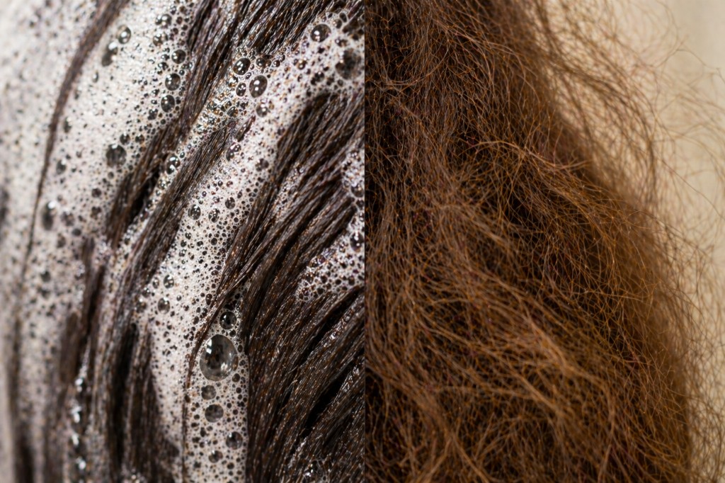 Imagem comparativa mostrando a&ccedil;&atilde;o dos surfactantes no cabelo com espuma removendo prote&ccedil;&atilde;o natural e causando ressecamento e aumento do frizz