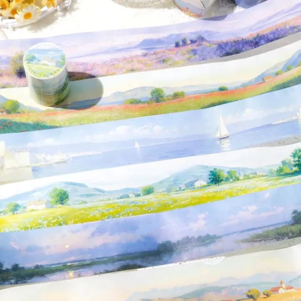 Cintas washi tape con paisajes pintados, extendedidas sobre una mesa