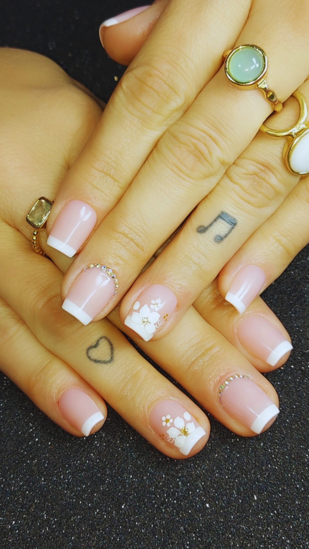 unhas postiças decoradas francesinha com flor