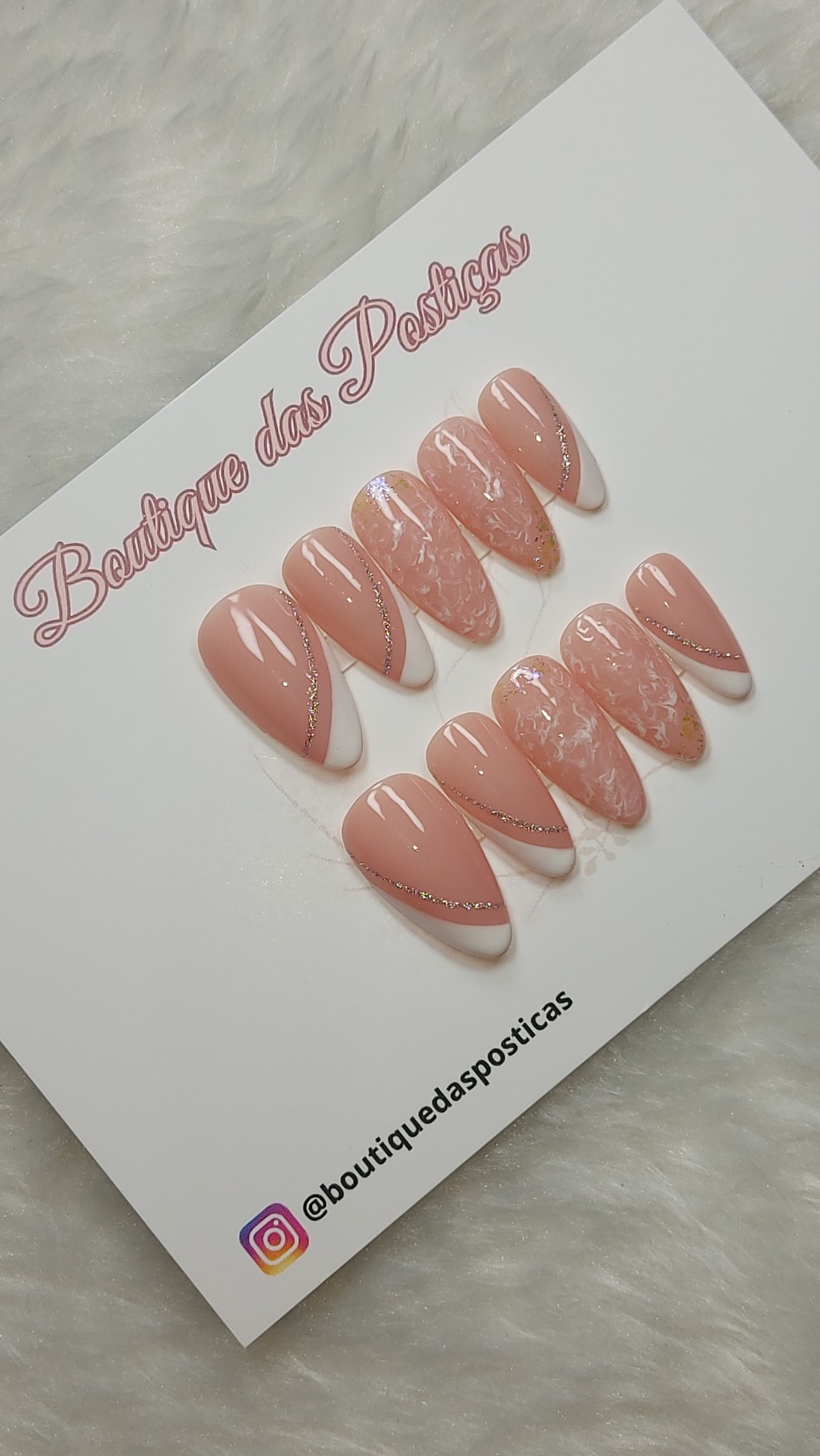 unhas posti&ccedil;as decoradas francesas amendoadas com brilho e marmorizado