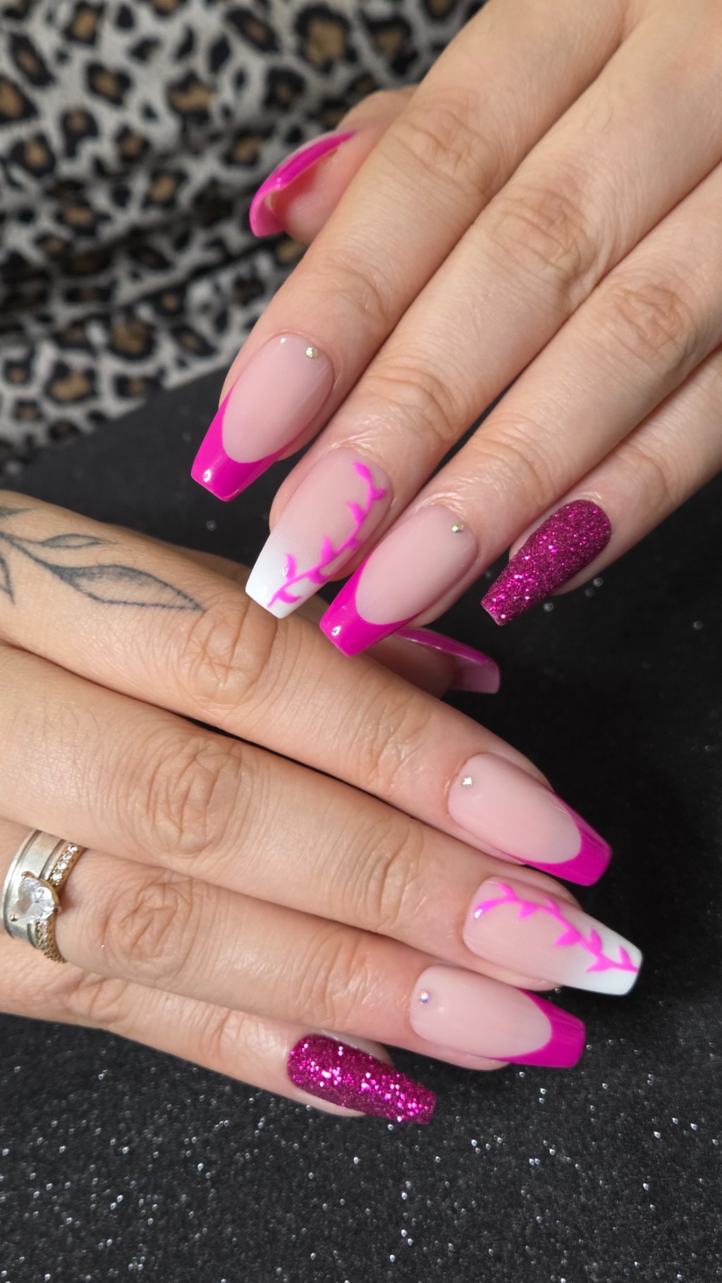 unhas posticas decoradas rosa pink com glitter