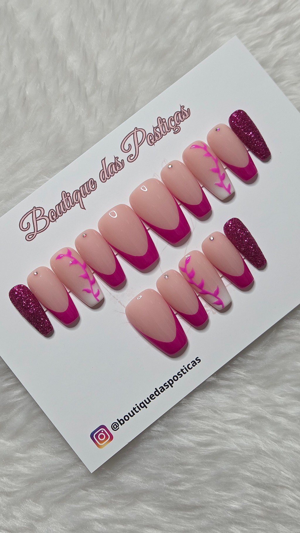 Unhas posti&ccedil;as decoradas rosa pink