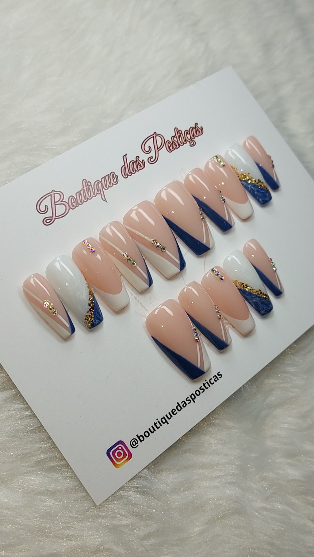 Unhas posti&ccedil;as decoradas nude francesinha azul
