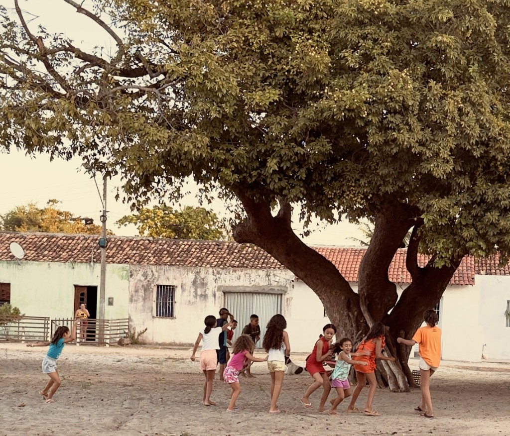 Penedo - AL - Crian&ccedil;as Brincando
