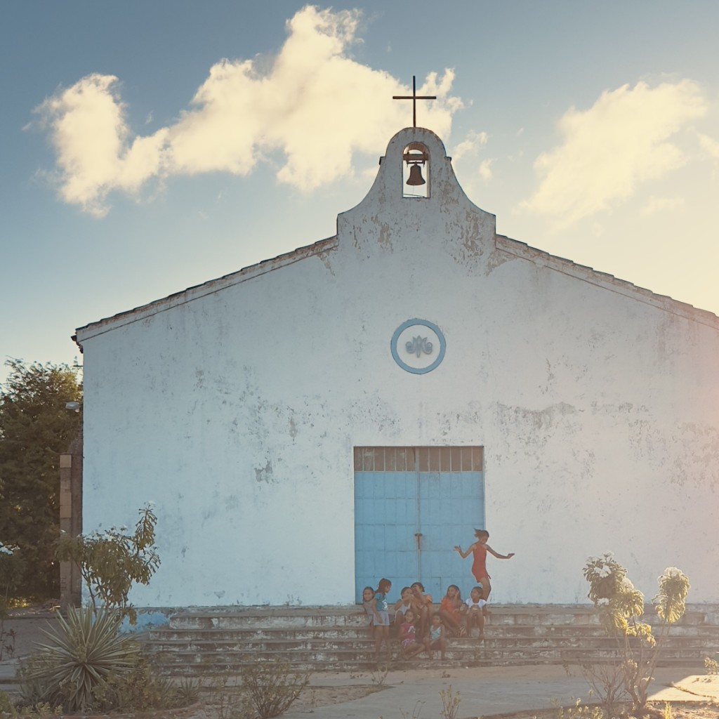 Penedo - AL crian&ccedil;as brincando