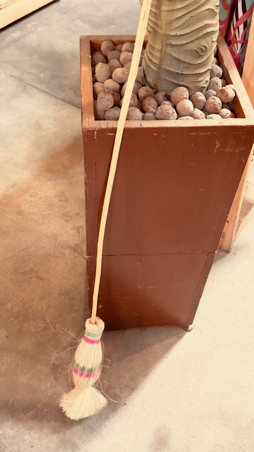 Penedo - AL Brinquedos locais - Vassourinha de palha