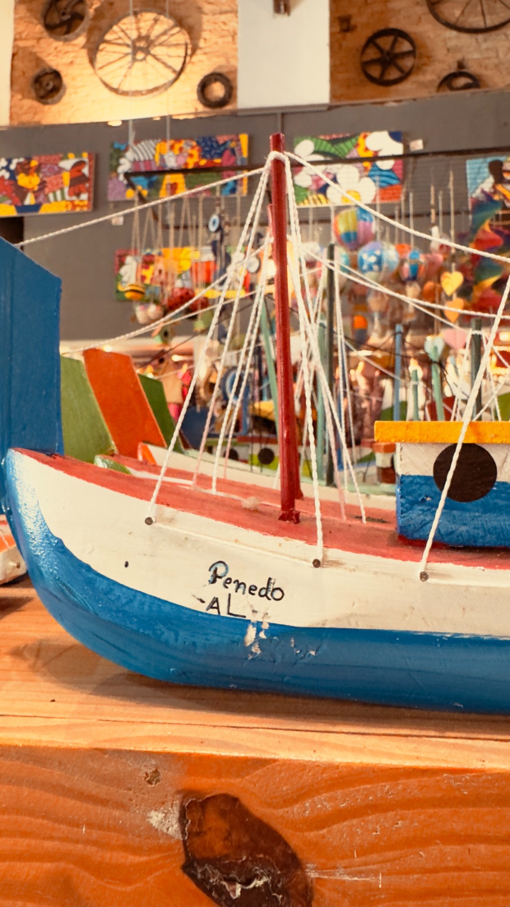 Penedo - AL Brinquedos locais Barco de madeira