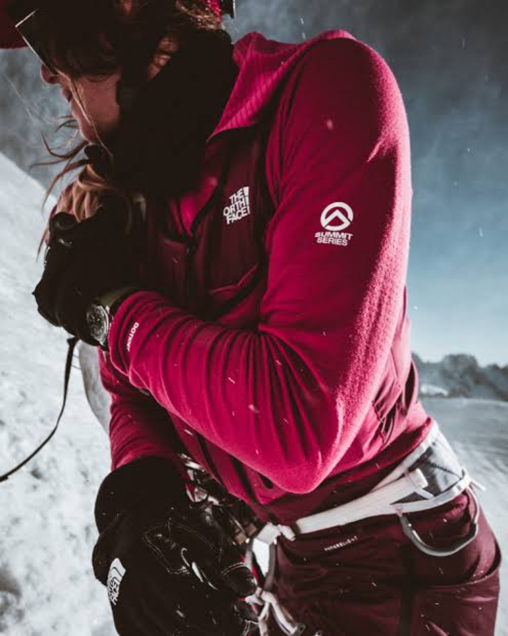 Capa intermedia de polar para trekking