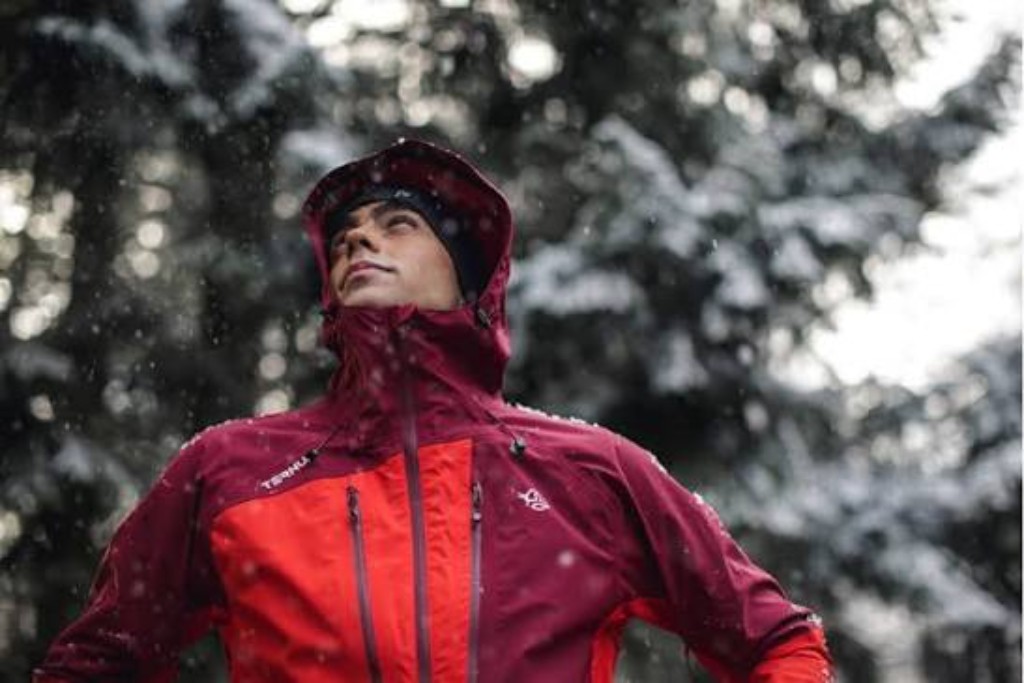 Campera impermeable para trekking y monta&ntilde;a