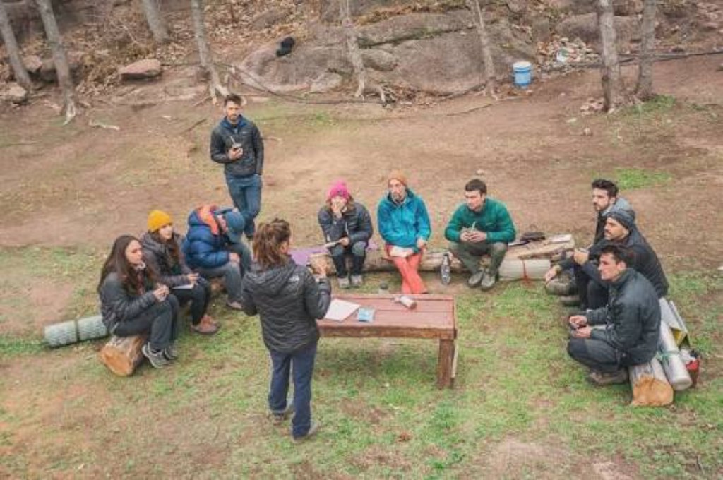 Cierre grupal despu&eacute;s de una experiencia de monta&ntilde;a