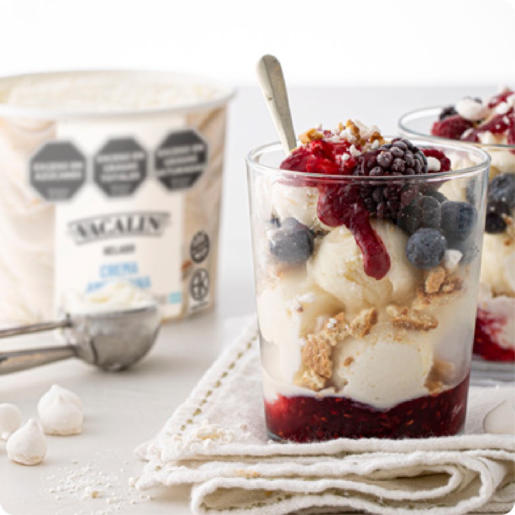 Triffle de frutos rojos con helado de crema americana Vacalin