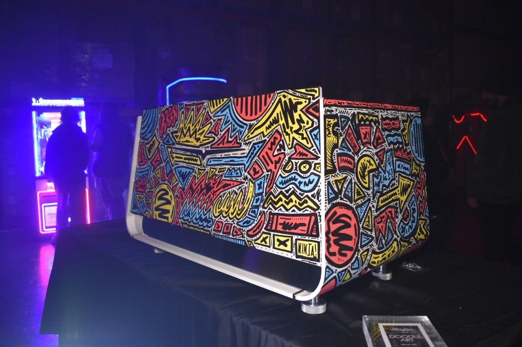 Victoria Arduino Eagle One personalizada por el artista argentino Ninja Art
