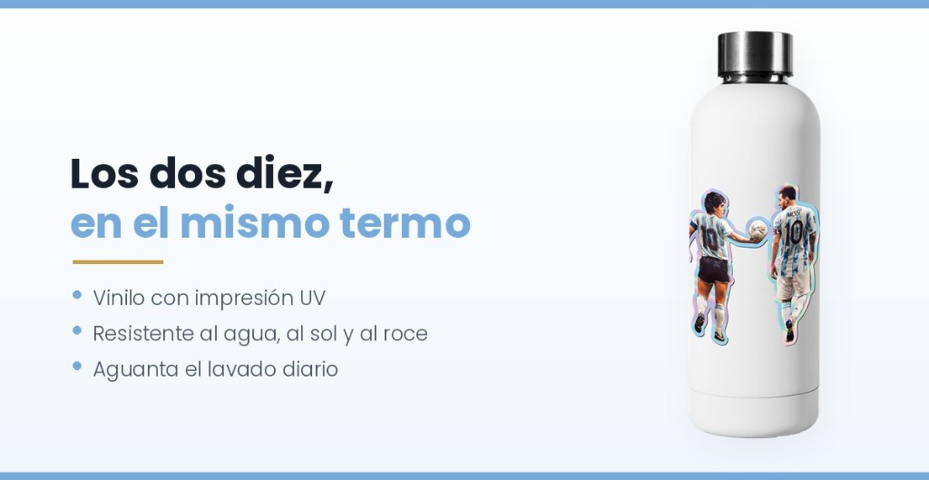 Stickers de Messi y Diego pegados en un termo