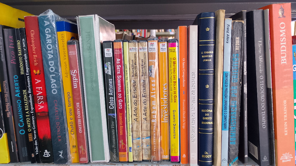 Livros fisico em papel, cd e cassete