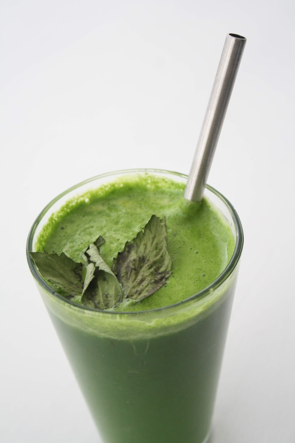 Smoothie verde endulzado con hojas de stevia natural