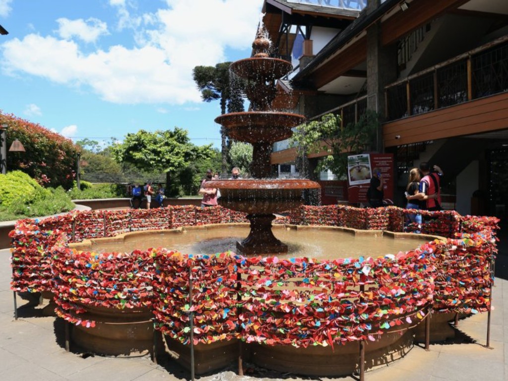 Destino romântico em Gramado, no Rio Grande do Sul, conhecido como Fonte do Amor Eterno