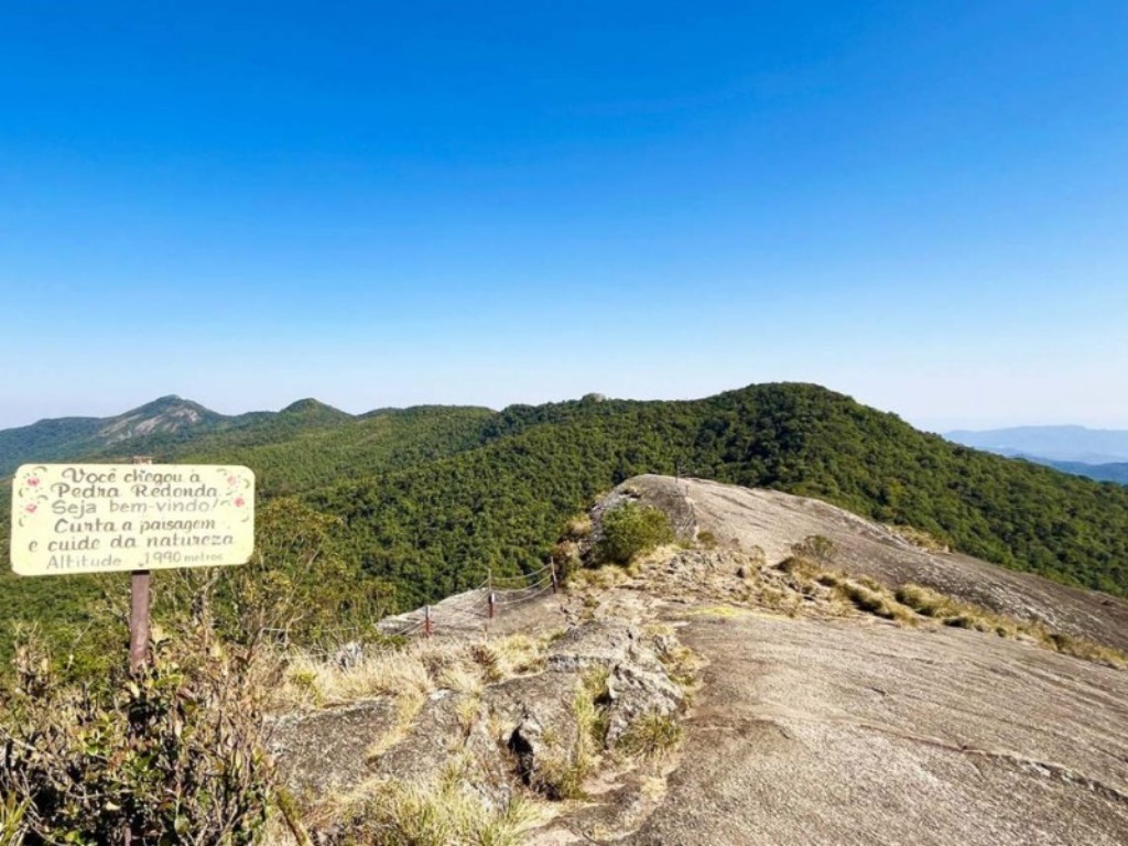 Destino romântico em Monte Verde, Minas Gerais, conhecido como Pedra Redonda