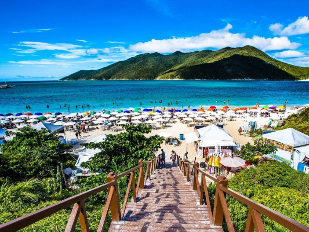 Destino romântico em Arraial do Cabo, Rio de Janeiro, conhecido como Prainhas do Pontal Atalaia