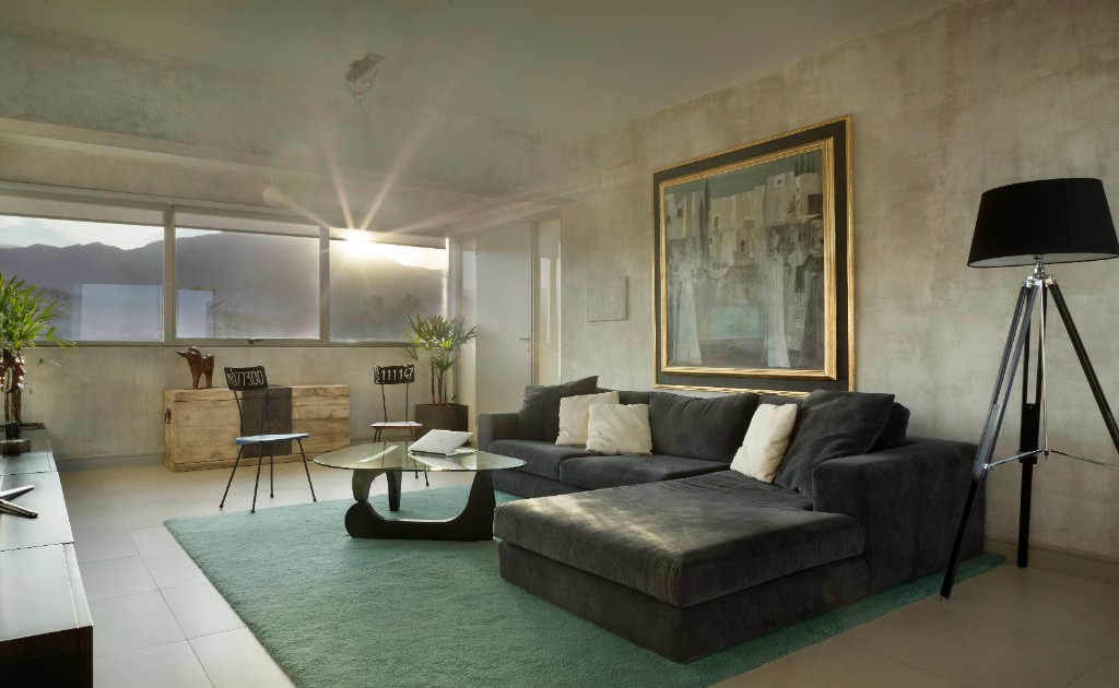 Living de Casa MP en Dalvian, Mendoza, equipado por Escala