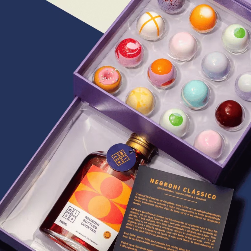 Caixa com kit presente&aacute;vel com: bombons de chocolate artesanal e pintado a m&atilde;o + negroni engarrafado