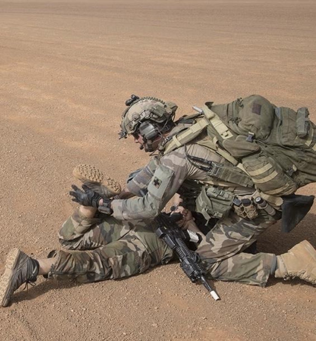 Une image contenant plein air, soldat, arm&eacute;e, camouflage

Description g&eacute;n&eacute;r&eacute;e automatiquement
