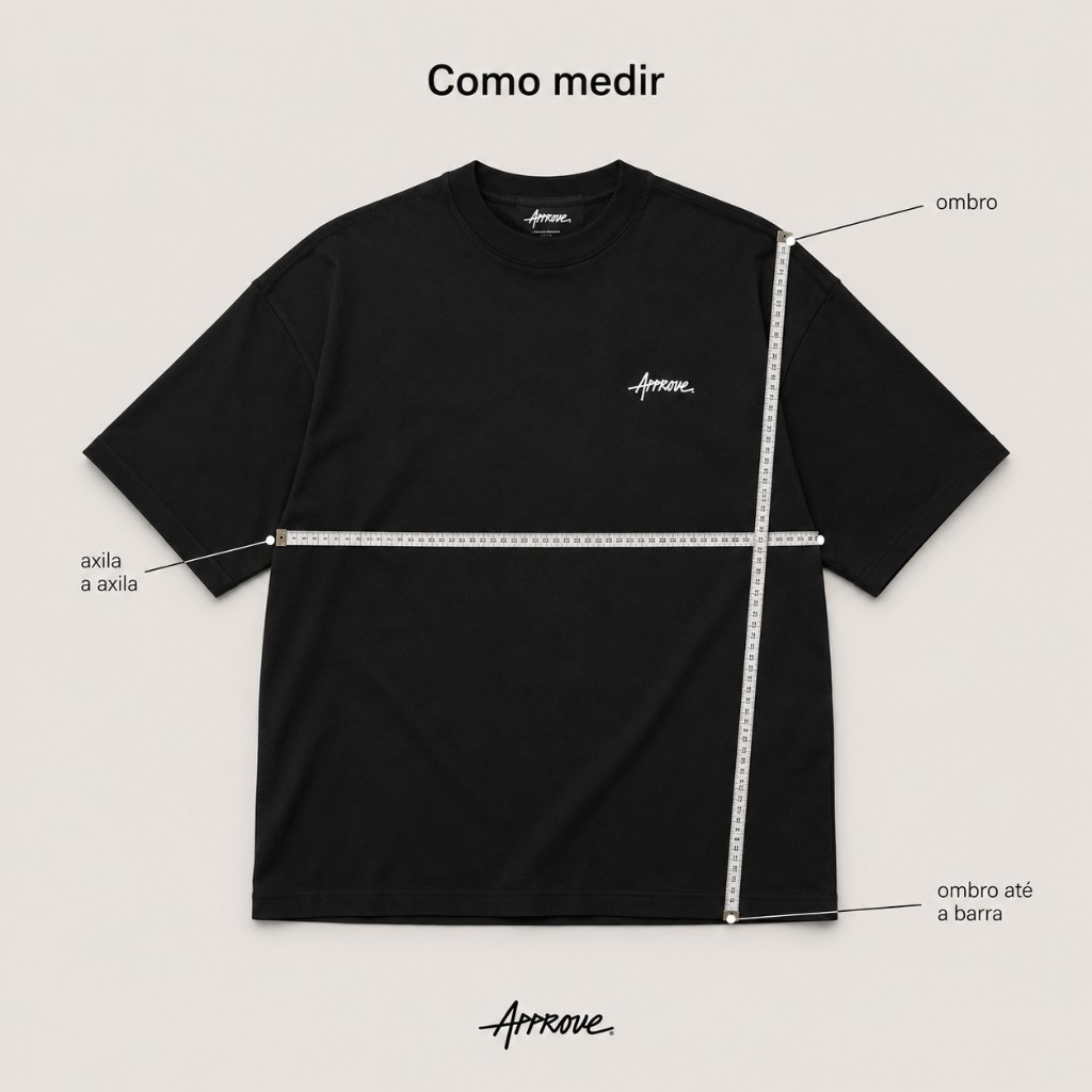 Camiseta deitada com medidas de axila a axila, ombro at&eacute; a barra e ombro a ombro indicadas por fita m&eacute;trica.