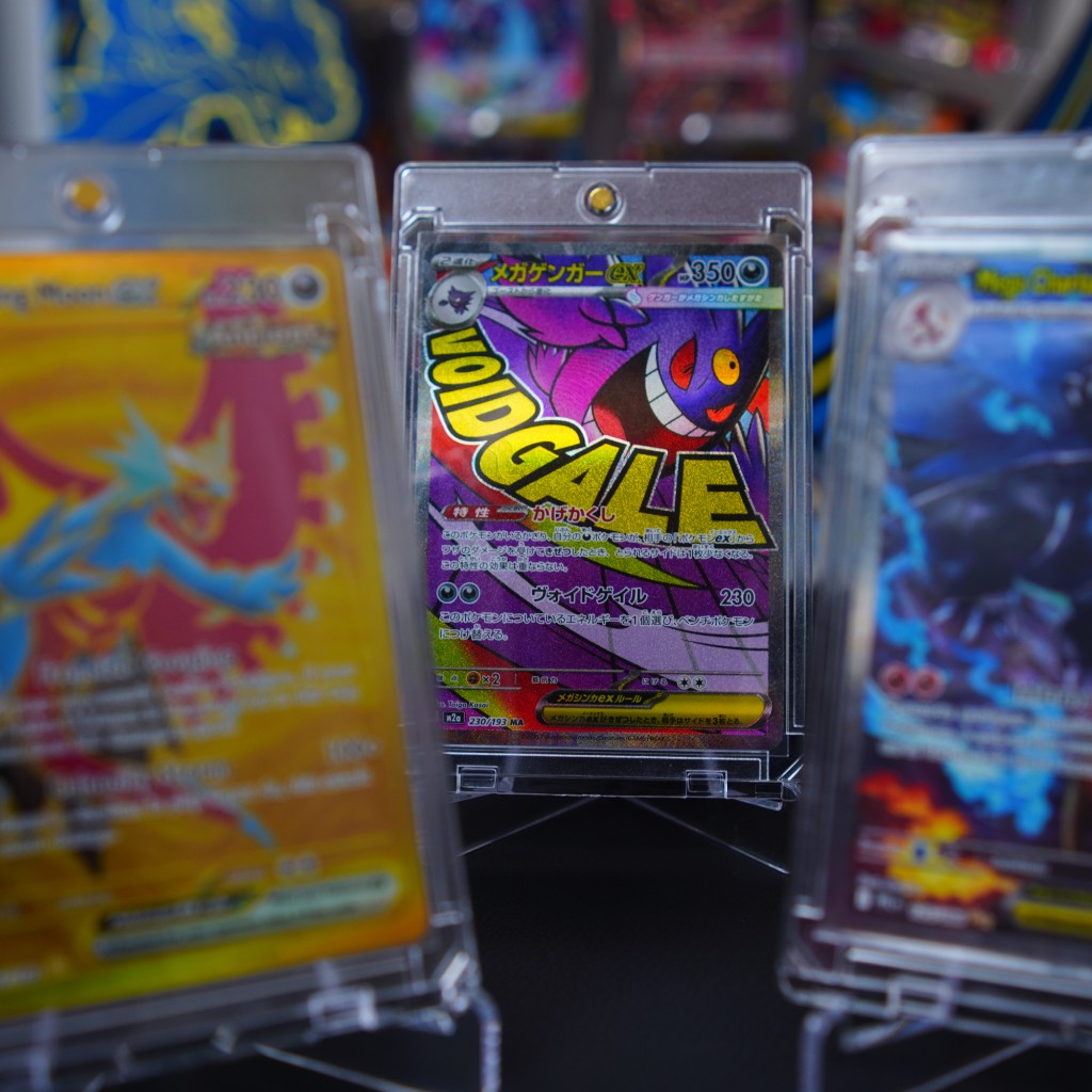 Cartas raras de coleção protegidas com toploader magnético