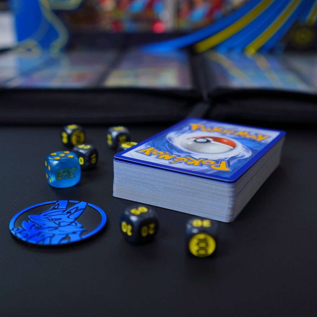 Deck de Pok&eacute;mon TCG com acess&oacute;rios