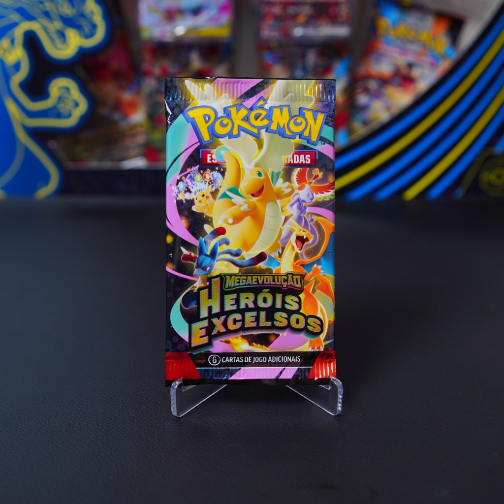 Booster avulso de Pok&eacute;mon TCG da cole&ccedil;&atilde;o Her&oacute;is Excelsos