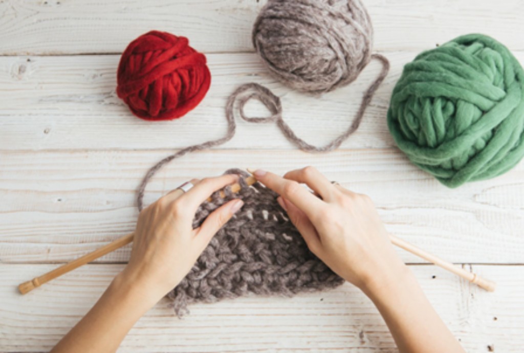 P&eacute;s em cima de uma superf&iacute;cie de madeira

O conte&uacute;do gerado por IA pode estar incorreto.