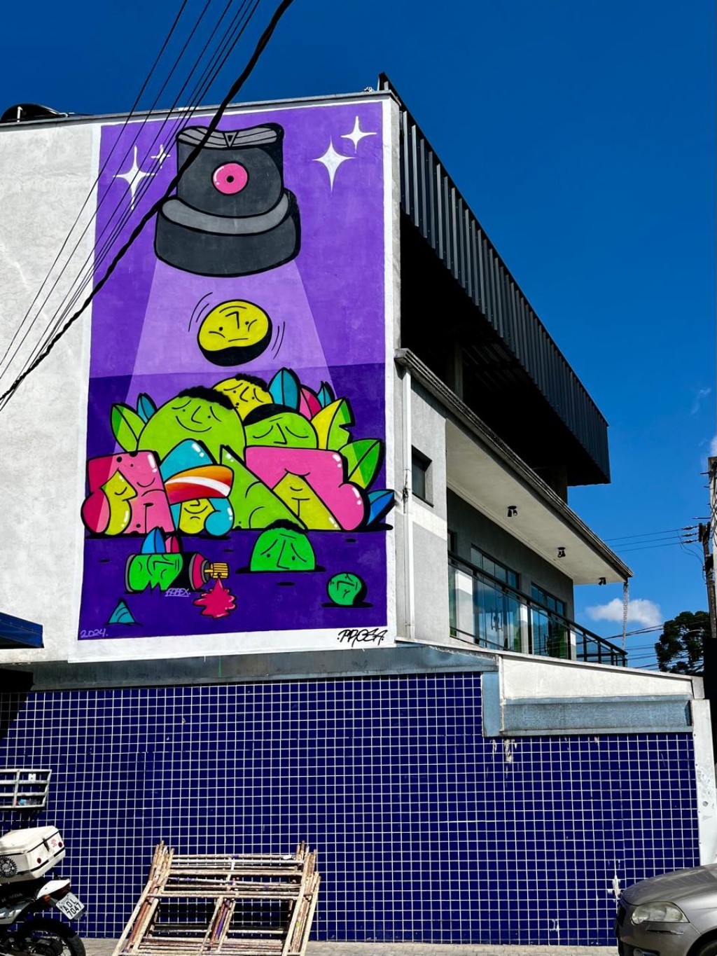 Mural de graffiti gigante A Abdução por Diego Prosa em Colombo, Paraná