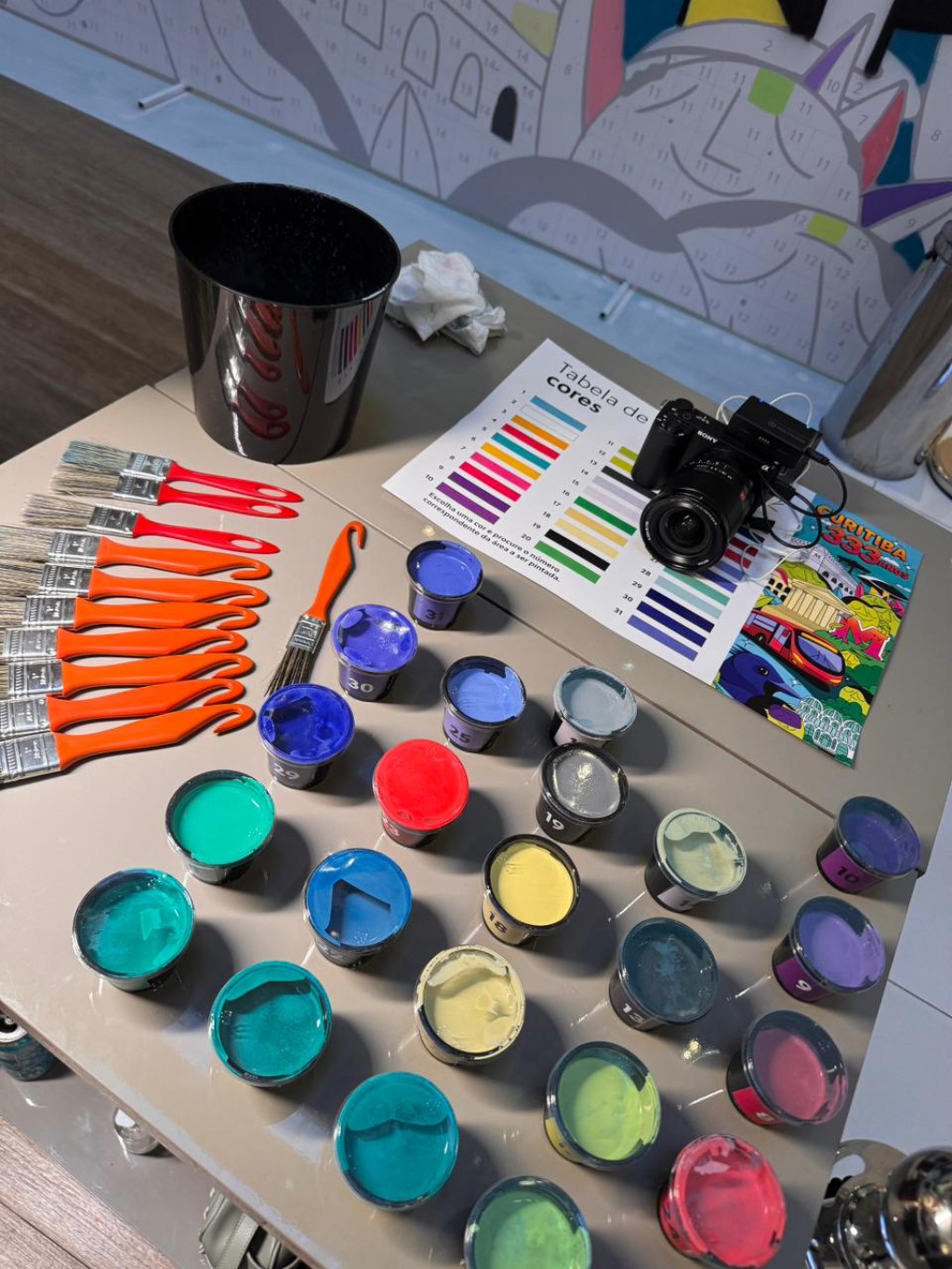 detalhes das tintas, usadas por prosa graffiti, no shoping mueller