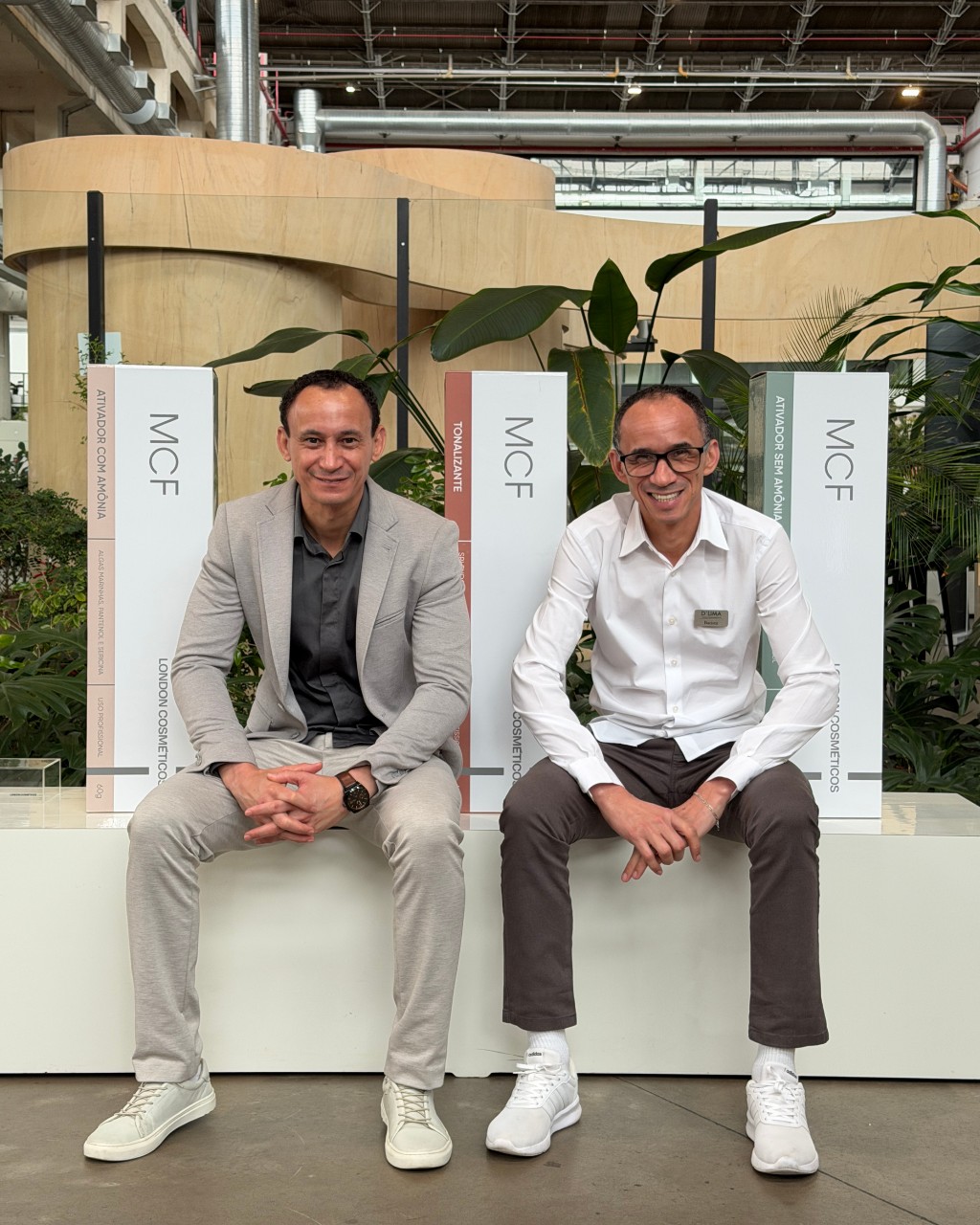 Colaboradores D'Lima Cosm&eacute;ticos com Multi Colors Fusion A Evolu&ccedil;&atilde;o London Cosm&eacute;ticos