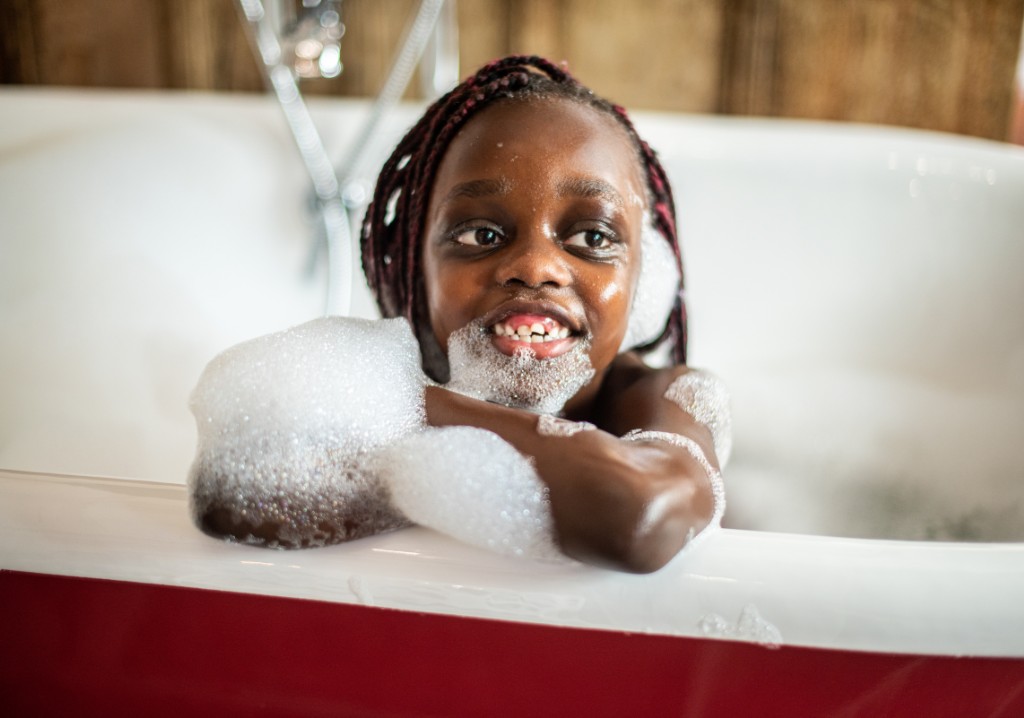 Espuma de banho e &oacute;leo infantil Ever Safe desenvolvidos para pele delicada de beb&ecirc;s e crian&ccedil;as.