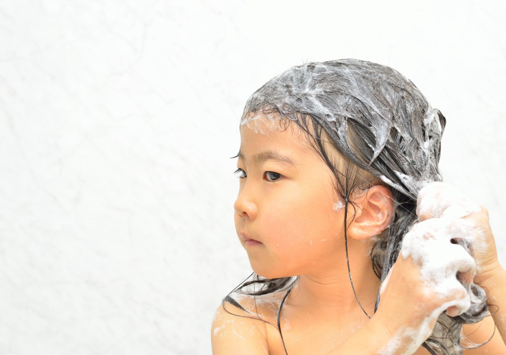 Shampoo corpo e cabelo que ajuda a preservar a barreira cut&acirc;nea.