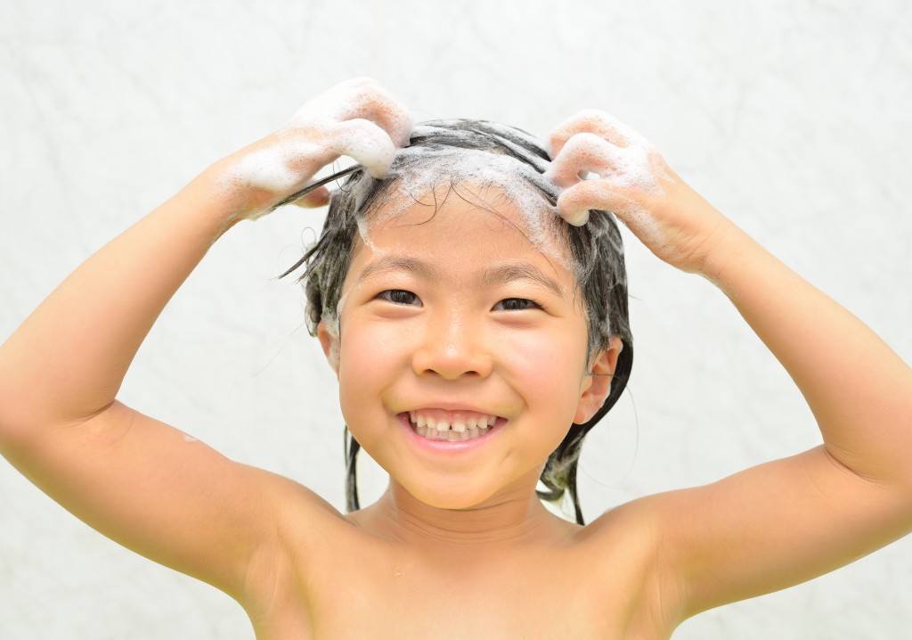 Shampoo infantil que contribui para reduzir o ressecamento p&oacute;s-banho.