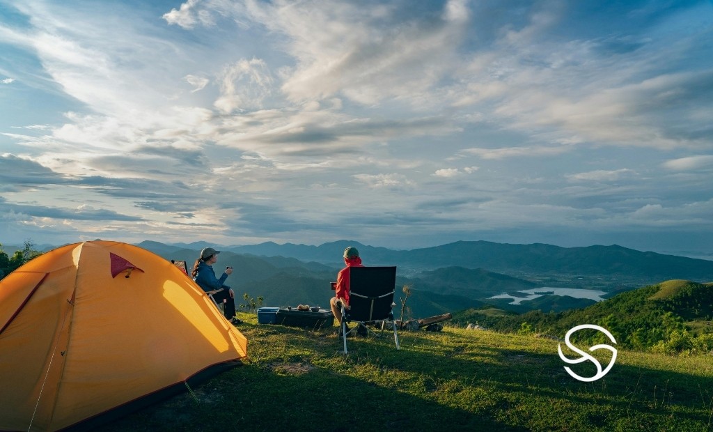 Saiba como acampar com mais conforto, energia port&aacute;til e autonomia na natureza com equipamentos modernos.