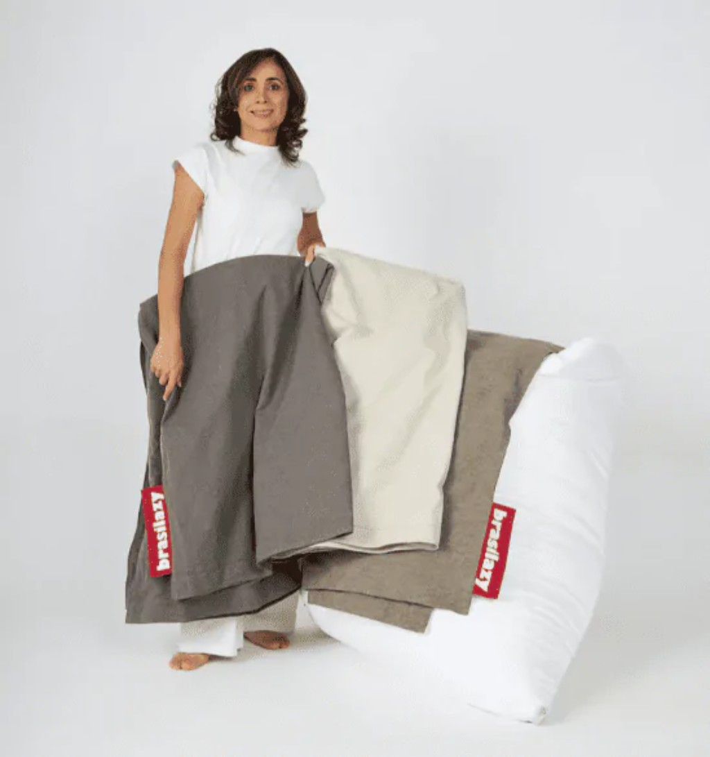 Voc&ecirc; pode alternar as cores do seu puff Extra Conforto com as capas remov&iacute;veis.