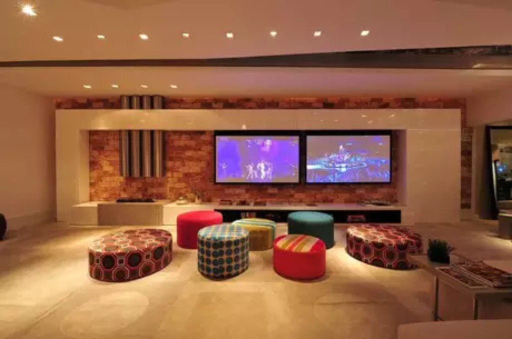 1. Há diversos modelos de puff para sala de estar no mercado 1. Há diversos modelos de puff para sala de estar no mercado