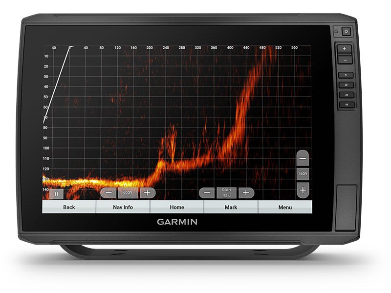 Tela do sonar Garmin com o LiveScope XR no modo Forward, mostrando o fundo e a estrutura a mais de 150 metros