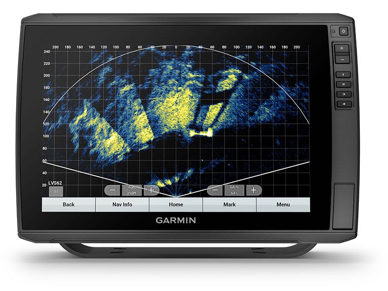 Tela do sonar Garmin com o LiveScope XR no modo Perspective, em vista de leque da área à frente do barco