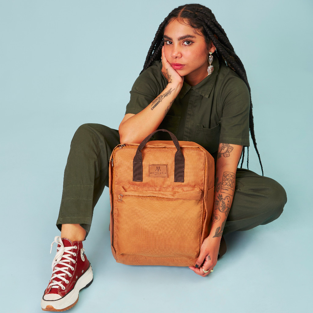 mochila moderna e impermeavel