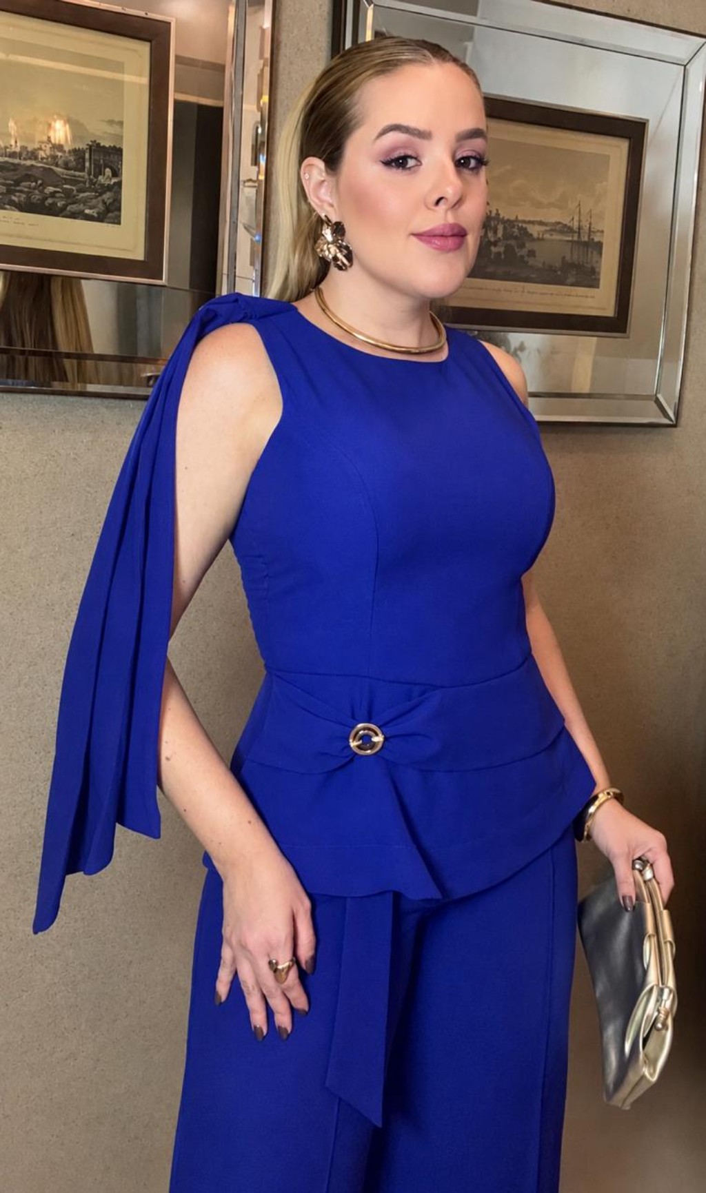 Look feminino elegante para formatura Dominique