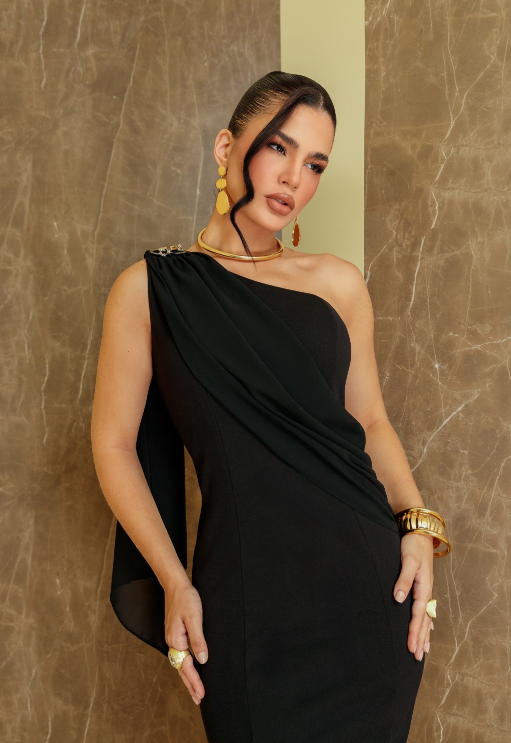 Look feminino elegante para evento &agrave; noite Dominique