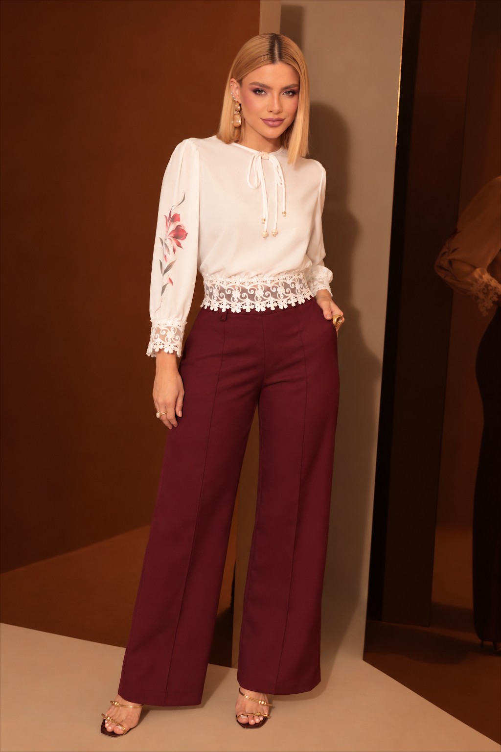 Produ&ccedil;&atilde;o elegante feminina com poucos elementos Dominique