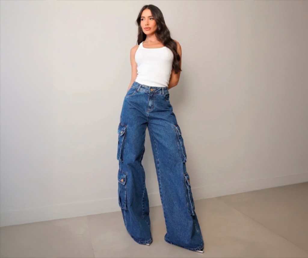 Cal&ccedil;a cargo jeans cintura alta Be Gringa com regata branca - look despojado feminino