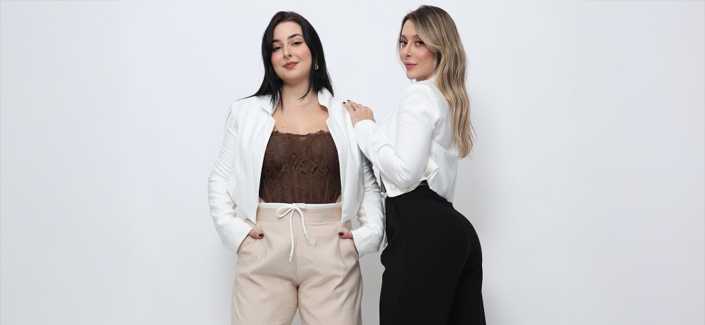 Mulheres com diferentes modelagens de calça feminina, mostrando diversidade de corpos e estilos