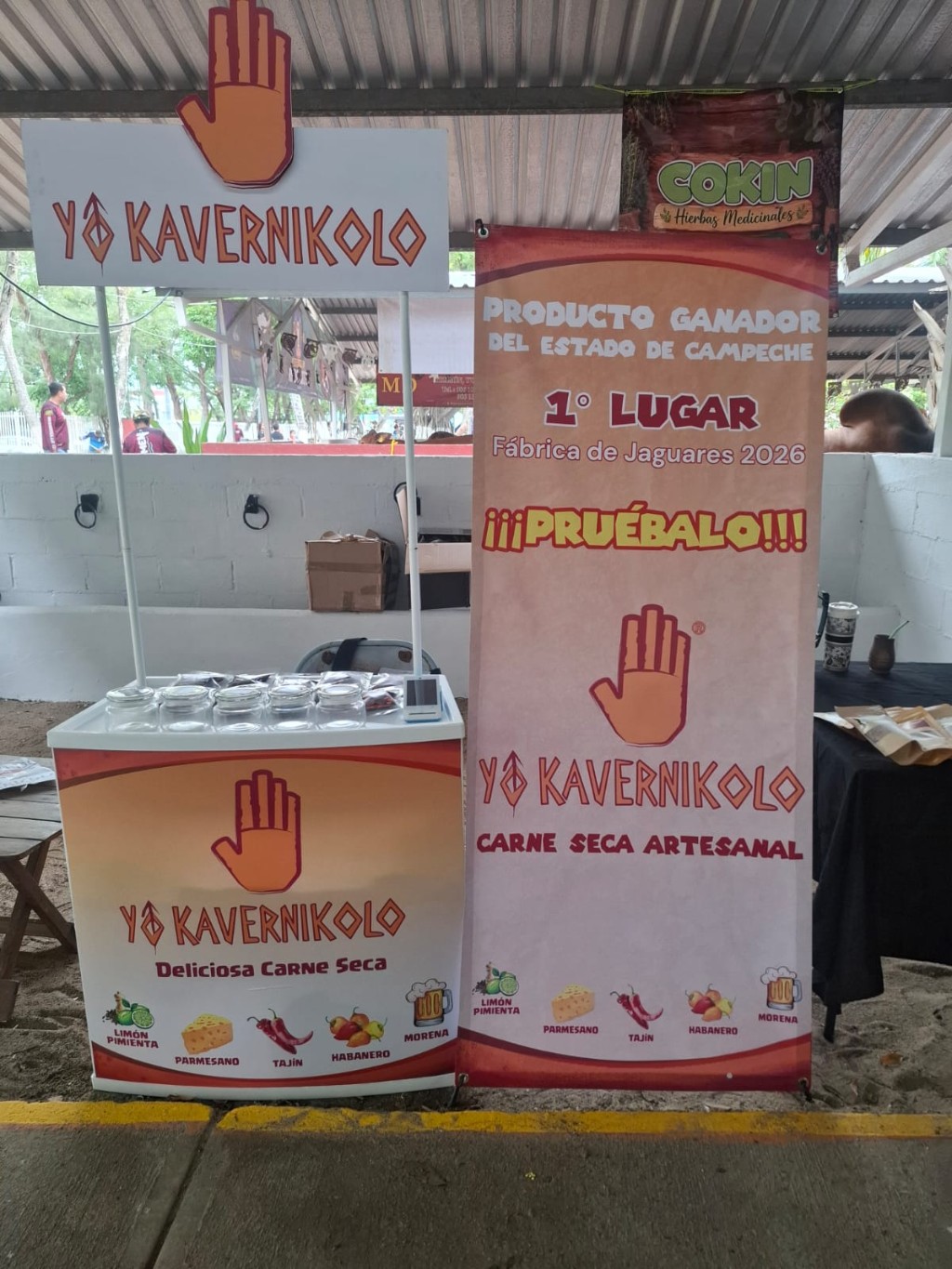 Stand de Yo Kavernikolo en la Feria del Carmen 2026