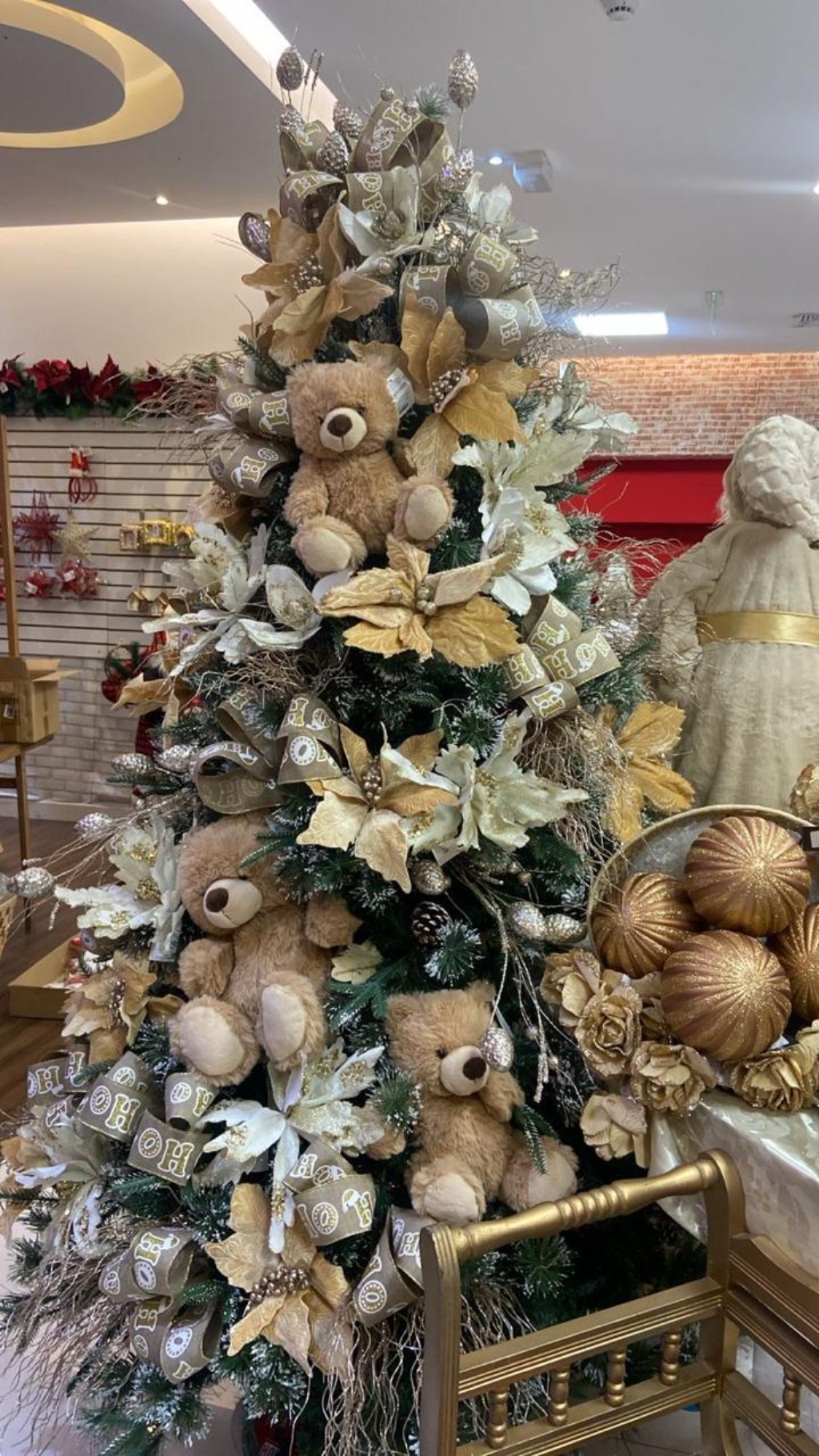 Decora&ccedil;&atilde;o em cappuccino e tons creme.